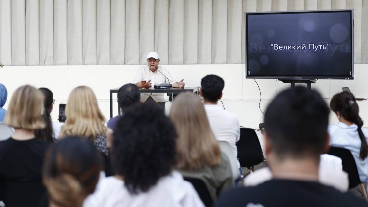 Lecture by Bakhodir Jalal “Frescoes of Modernism”